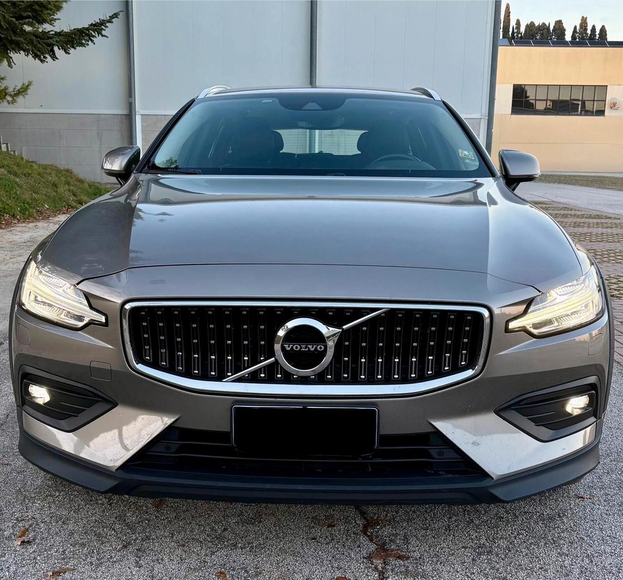 Volvo V60 Cross Country D4 AWD Geartronic Business Plus