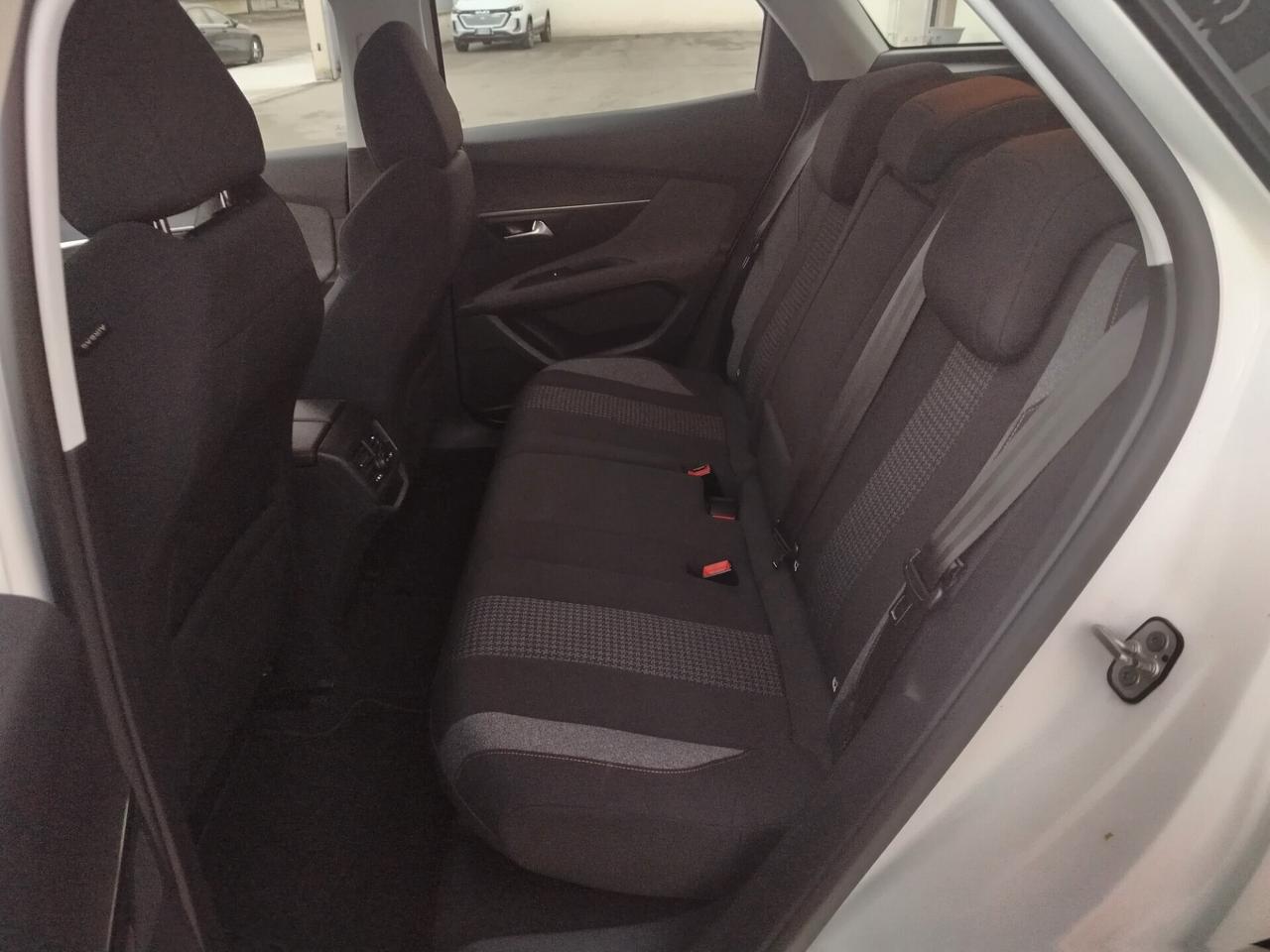 Peugeot 3008 BlueHDi 130 S&S Business