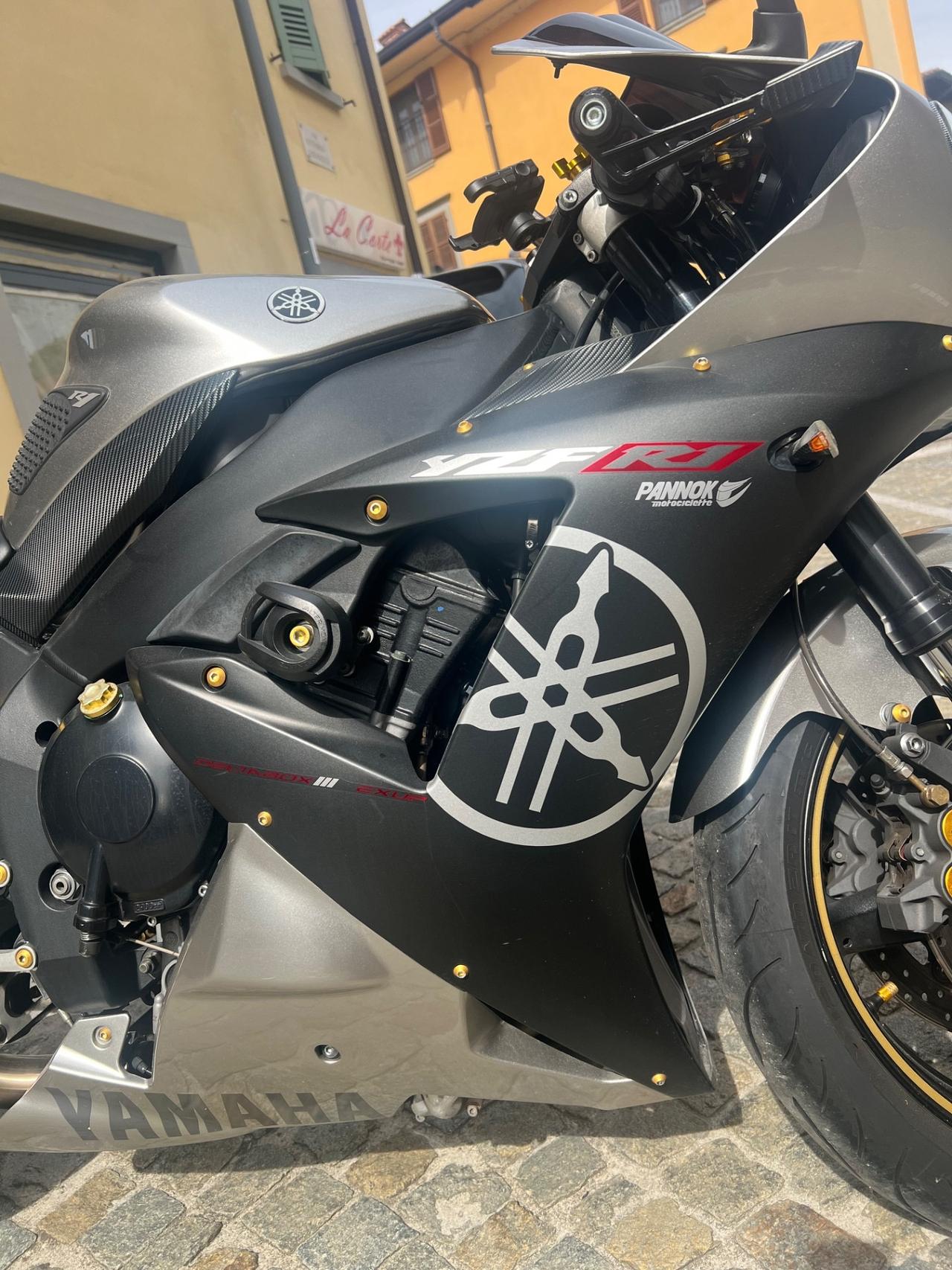 Yamaha YZF R1