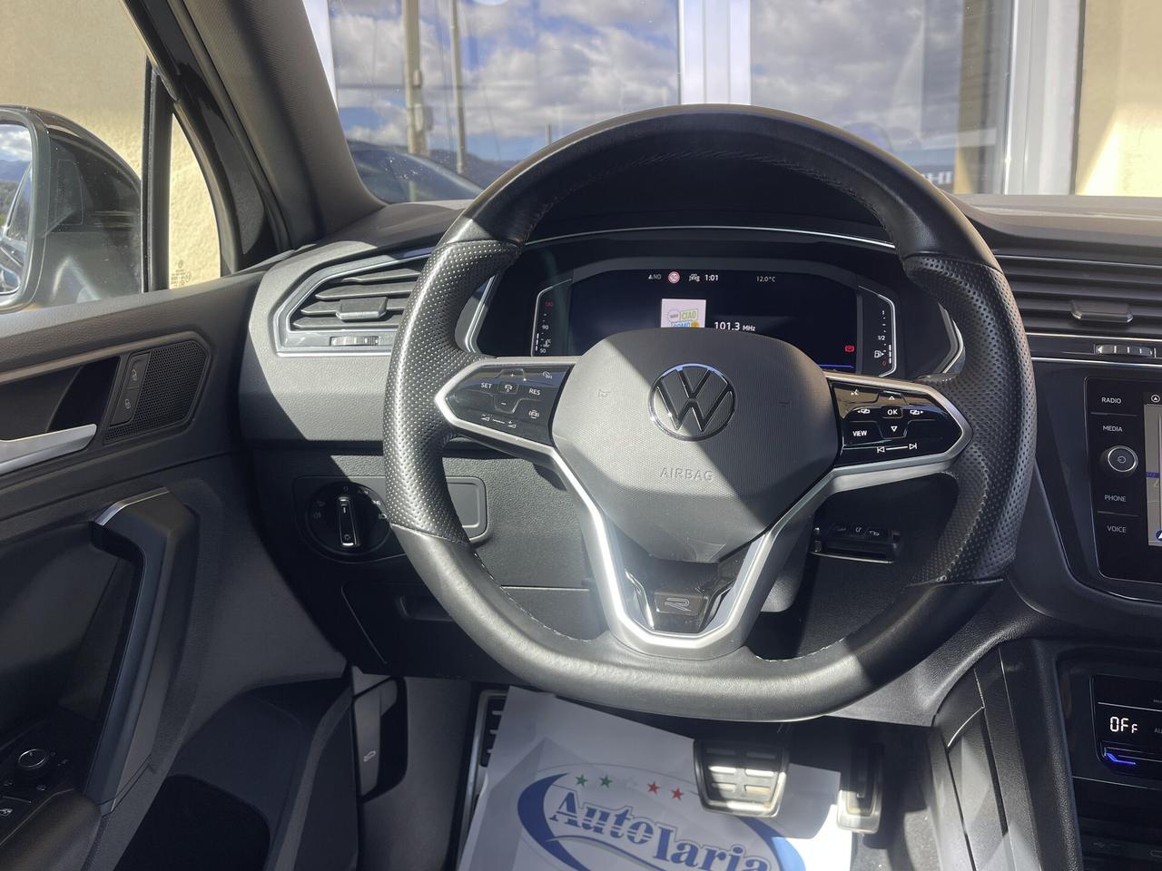 Volkswagen Tiguan 2.0 TDI 150 CV SCR DSG R-Line Fari IQ.LIGHT LED MATRIX--Digital Cockpit Pro 10,25", Navi