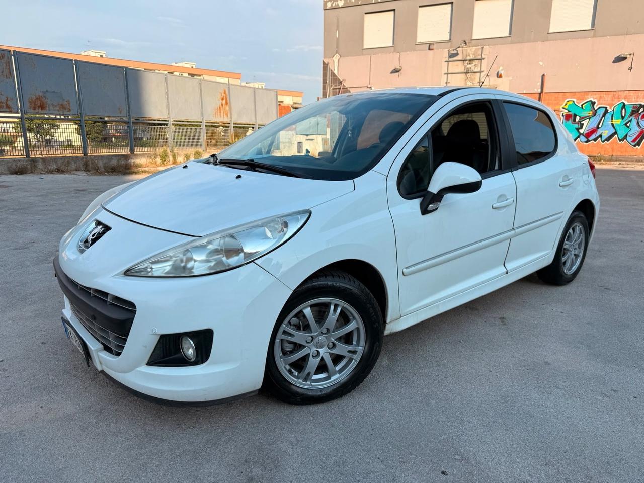 Peugeot 207 1.4 8V 75CV 5p. Active con km 70 mila