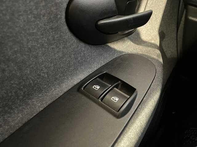 Lancia Ypsilon 1.0 FireFly Hybrid 70CV Ecochic Silver (MHEV) - NEOPATENTATI