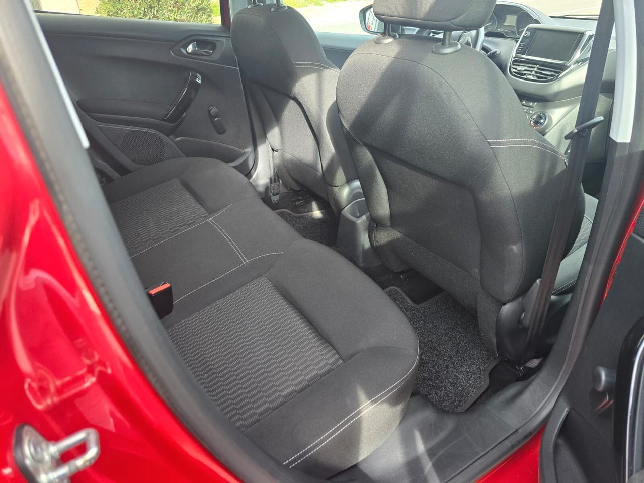 Peugeot 208 PureTech 82 5 porte Allure