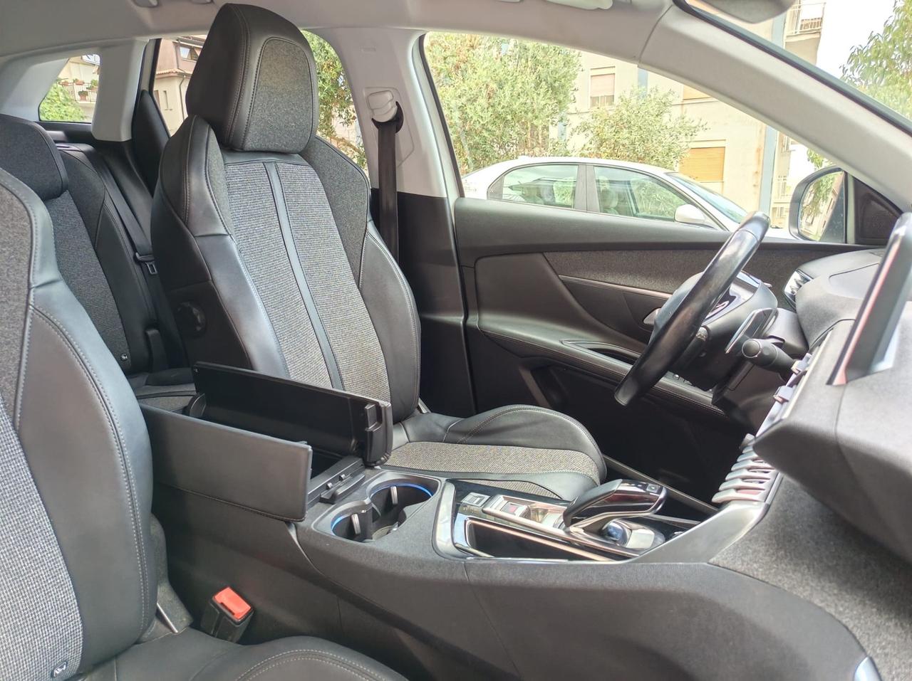Peugeot 3008 BlueHDi 130 S&S EAT8 Allure
