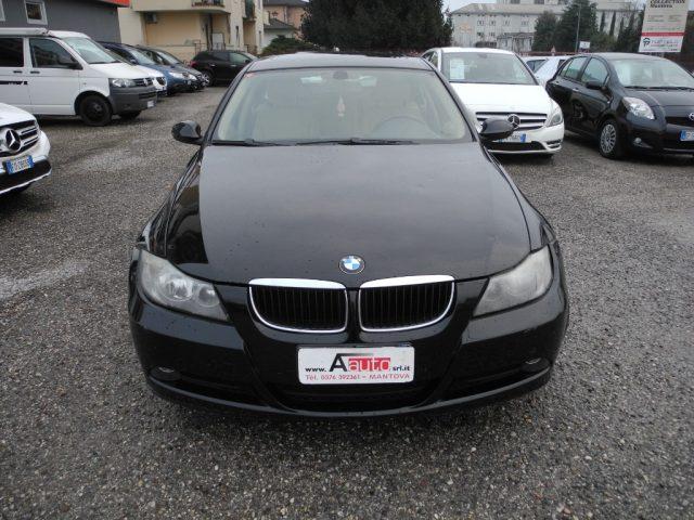 BMW 320 i Touring - PELLE - TETTO APRIBILE - LEGGERE NOTE