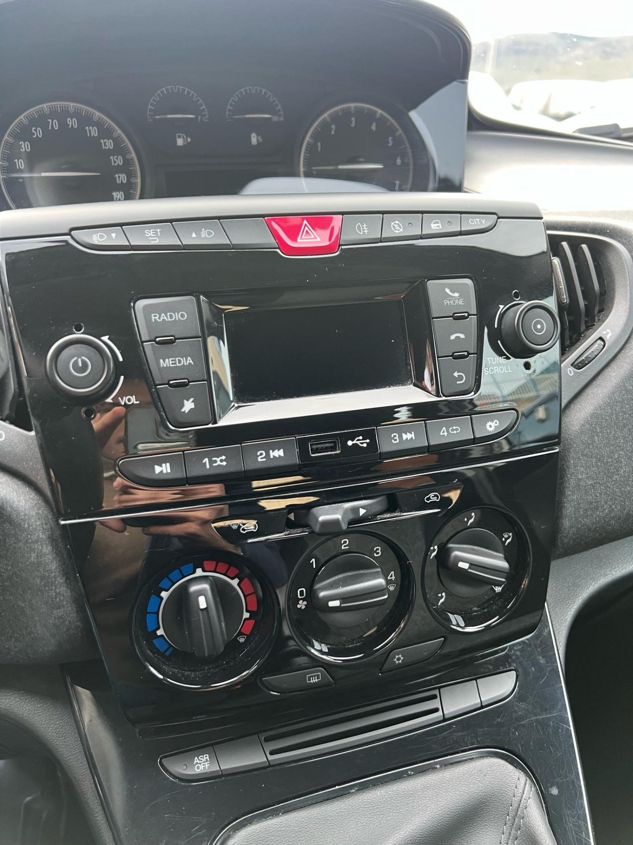 Lancia Ypsilon 1.0 FireFly Hybrid 2021