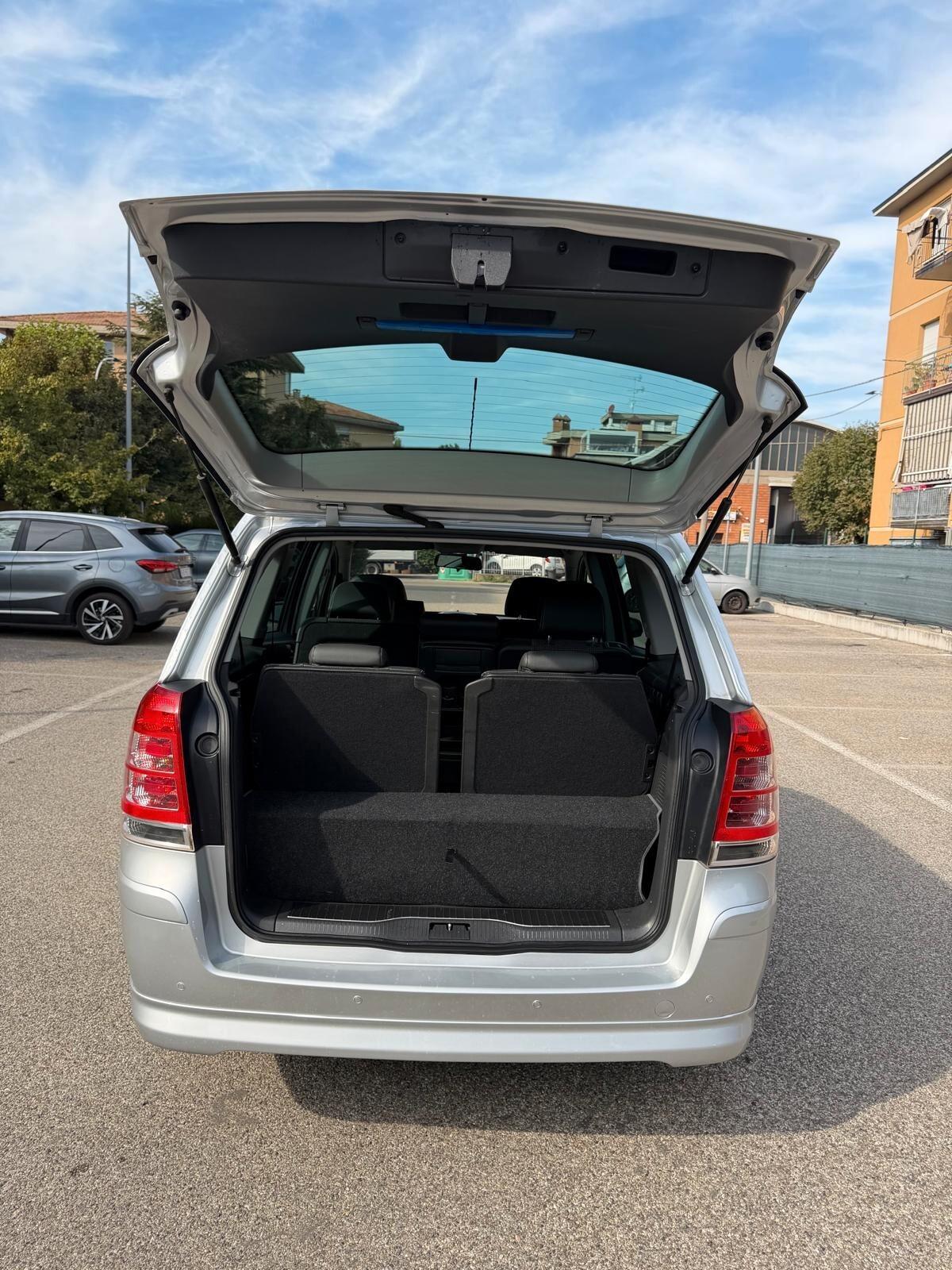 Opel Zafira 1.6 - 7 POSTI - NEOPATENTATI - 12 MESI DI GARANZIA -