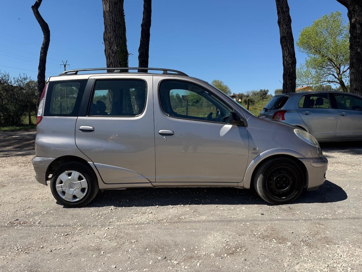 Toyota Yaris 1.3 5 porte