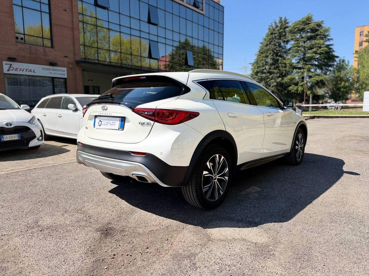 Infiniti QX30 2.2d Premium awd dct
