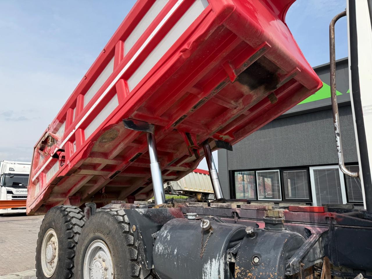 PERLINI 131-33 dumper 6x4 con sponda idraulica