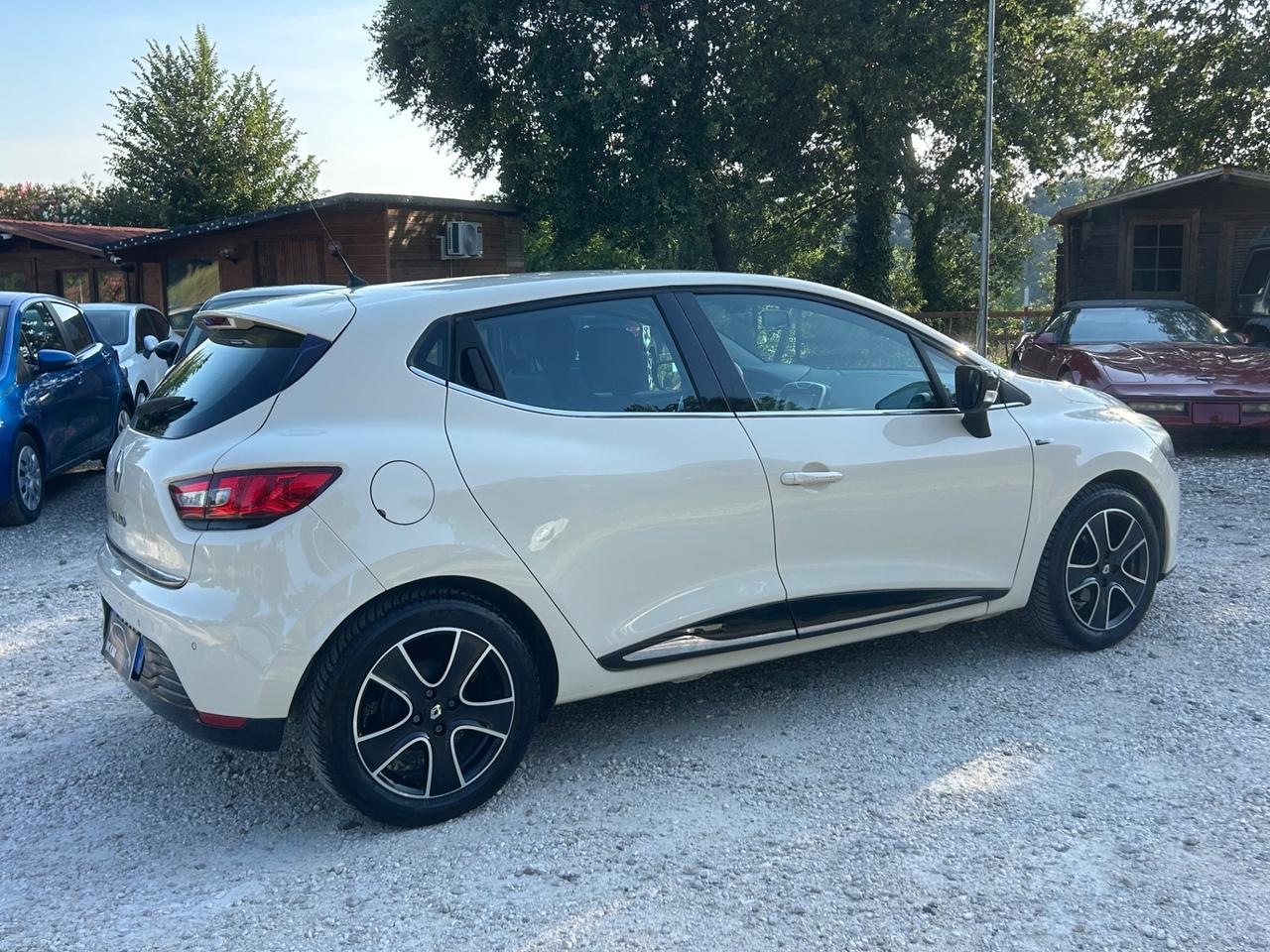 Renault Clio 1.2 75CV 5 porte Intens rate permute neopatentati