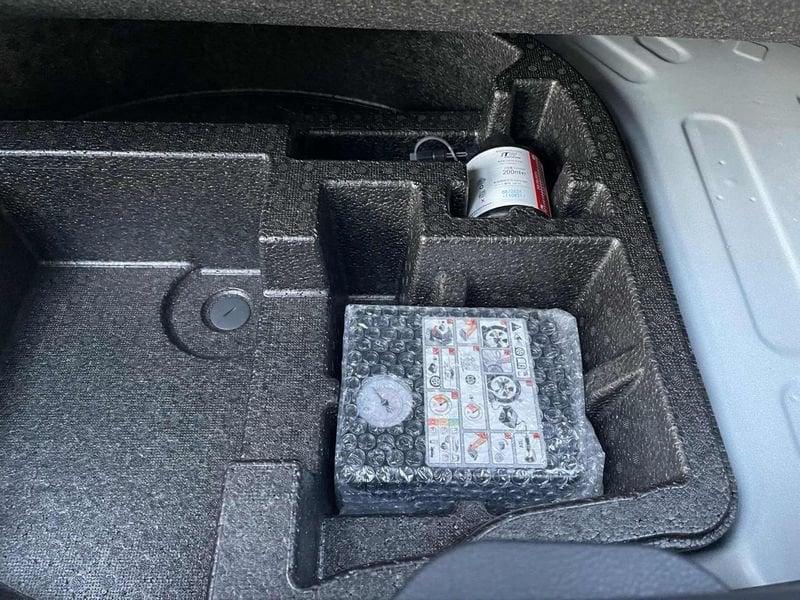 Toyota Yaris 1.5 130 Hybrid 5 porte Lounge - NUOVA