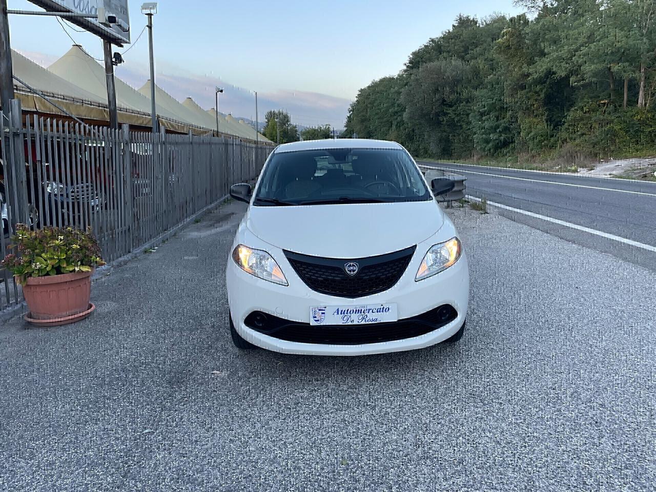 Lancia Ypsilon 1.2 69 CV 5 porte S&S Elefantino Blu