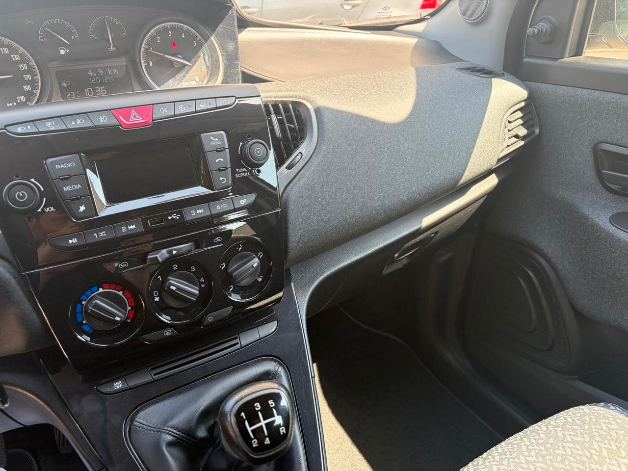 Lancia Ypsilon 1.2 69 CV 5 porte S&S Platinum