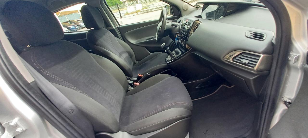 Lancia Ypsilon Benzina cc. 1.242 - 5 Porte 5 Posti UTILIZZABILE ANCHE PER I NEOPATENTATI.