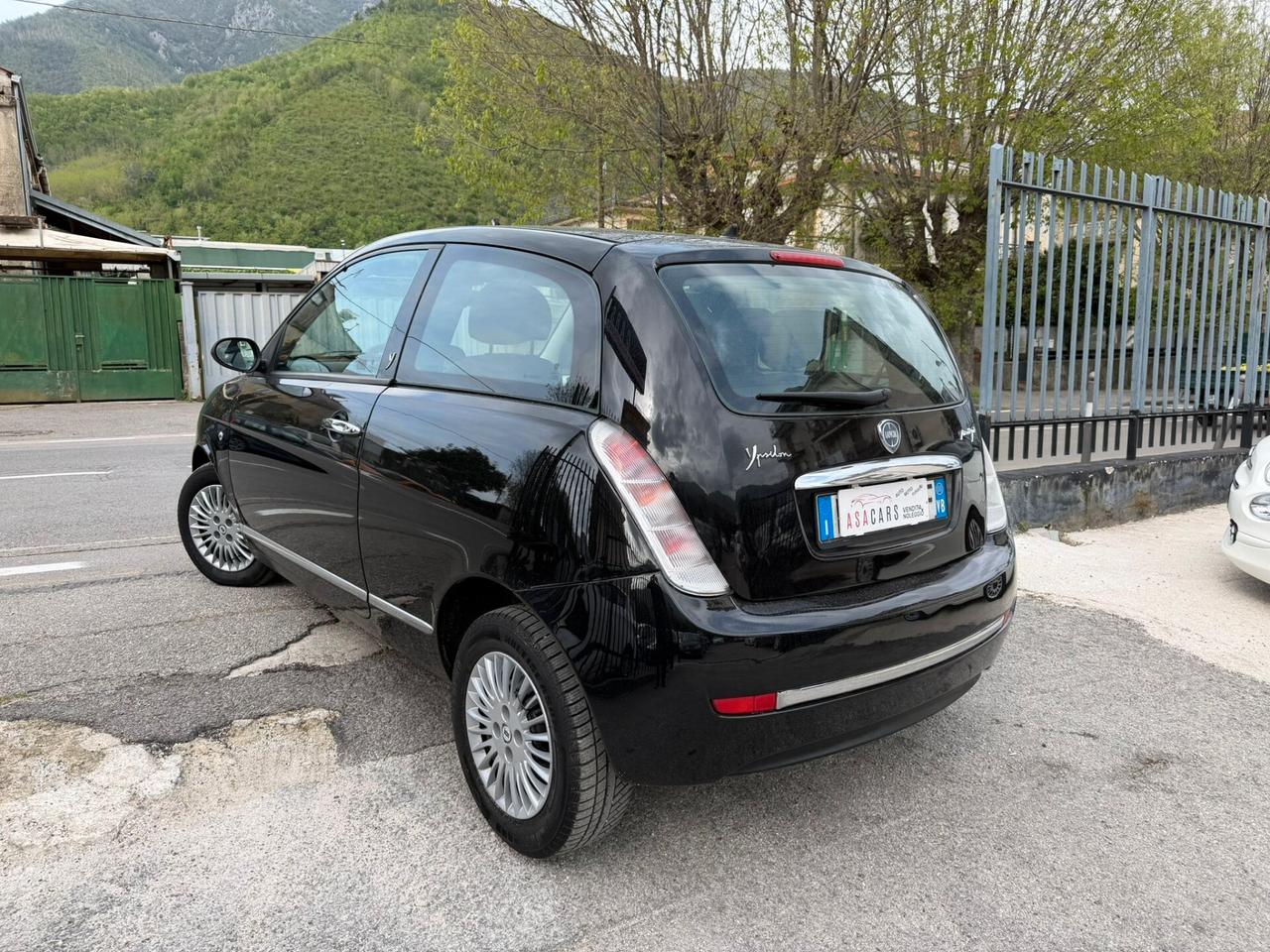 Lancia Ypsilon 1.3 MJT 75 CV Argento