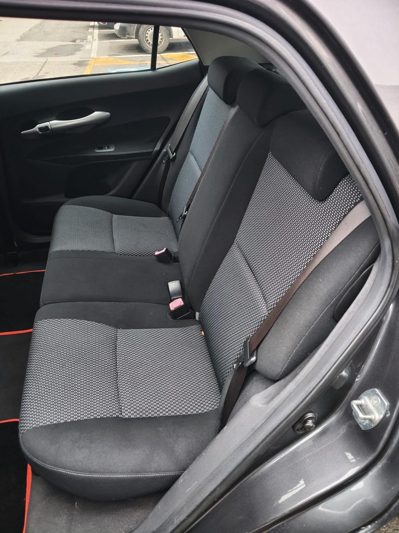 Toyota Auris 1.4 D-4D 5 porte Sol