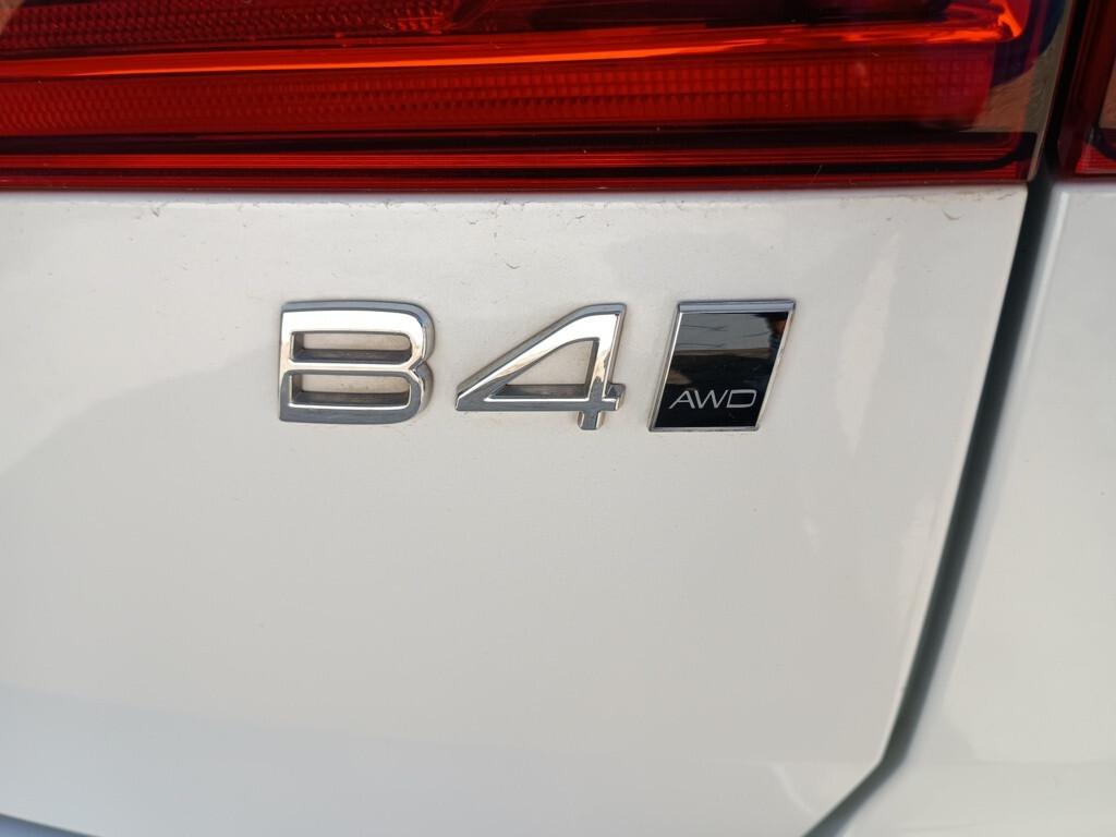 Volvo XC 60 B4 (d) AWD automatica Plus Bright