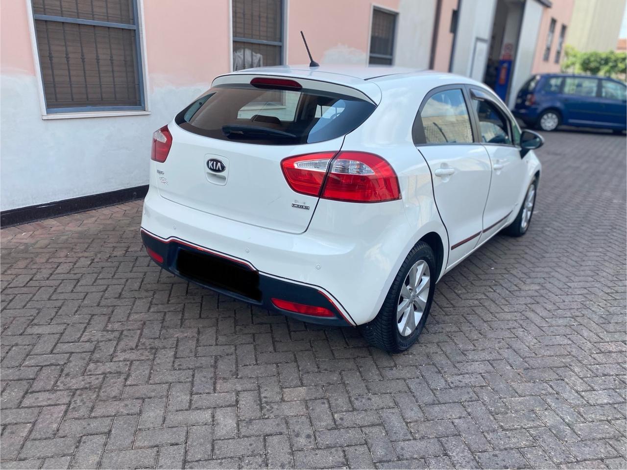 Kia Rio 1.1 CRDi 5p. Cool neopatentati