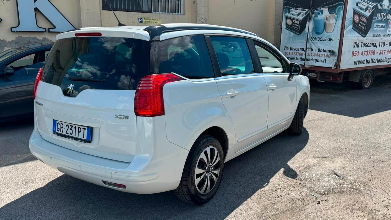 Peugeot 5008 1.6 HDi 115CV Business