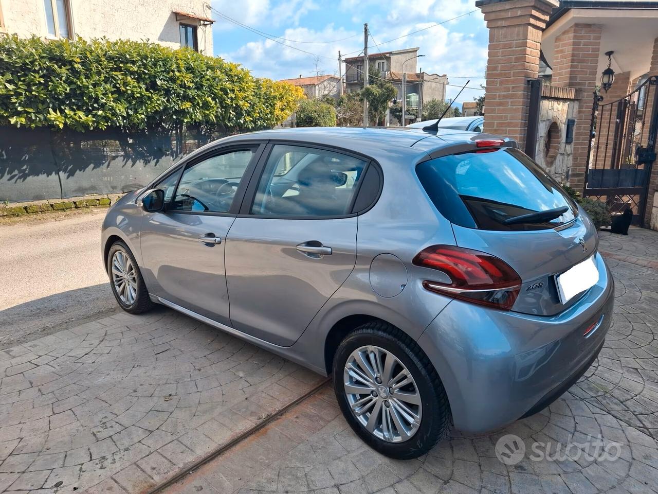 Peugeot 208 PureTech 82 5 porte Allure CERCHI CLIMA CRUISE MULTIFUNZIONE BLUETOOTH NAVIGATORE