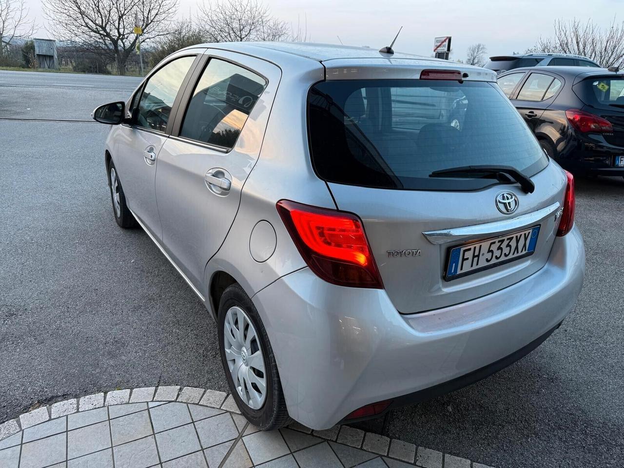 Toyota Yaris 1.0 benzina Neopatentati