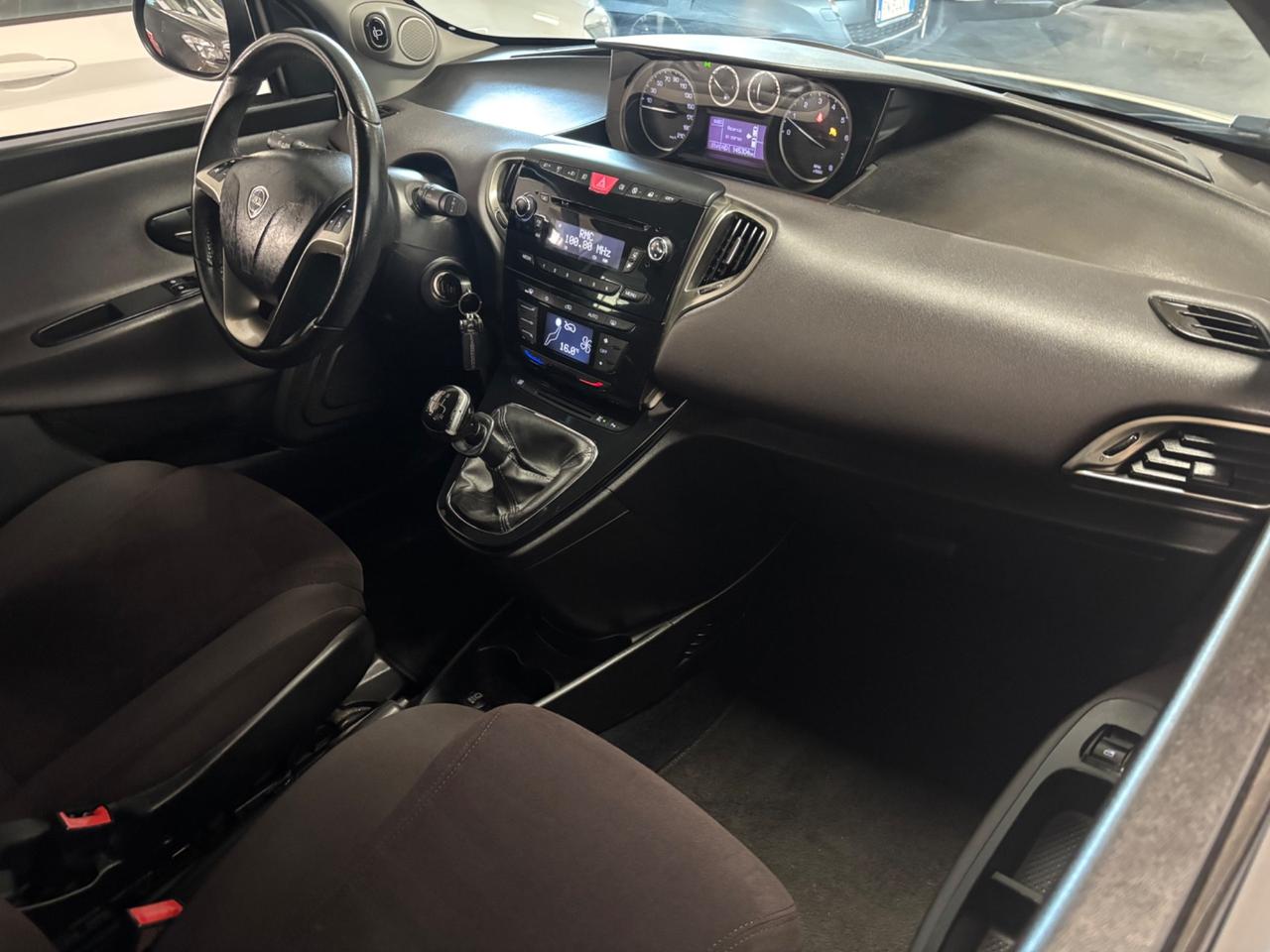 Lancia Ypsilon 1.2 BENZINA 69 CV Platinum |OK NEOPATENTATI |