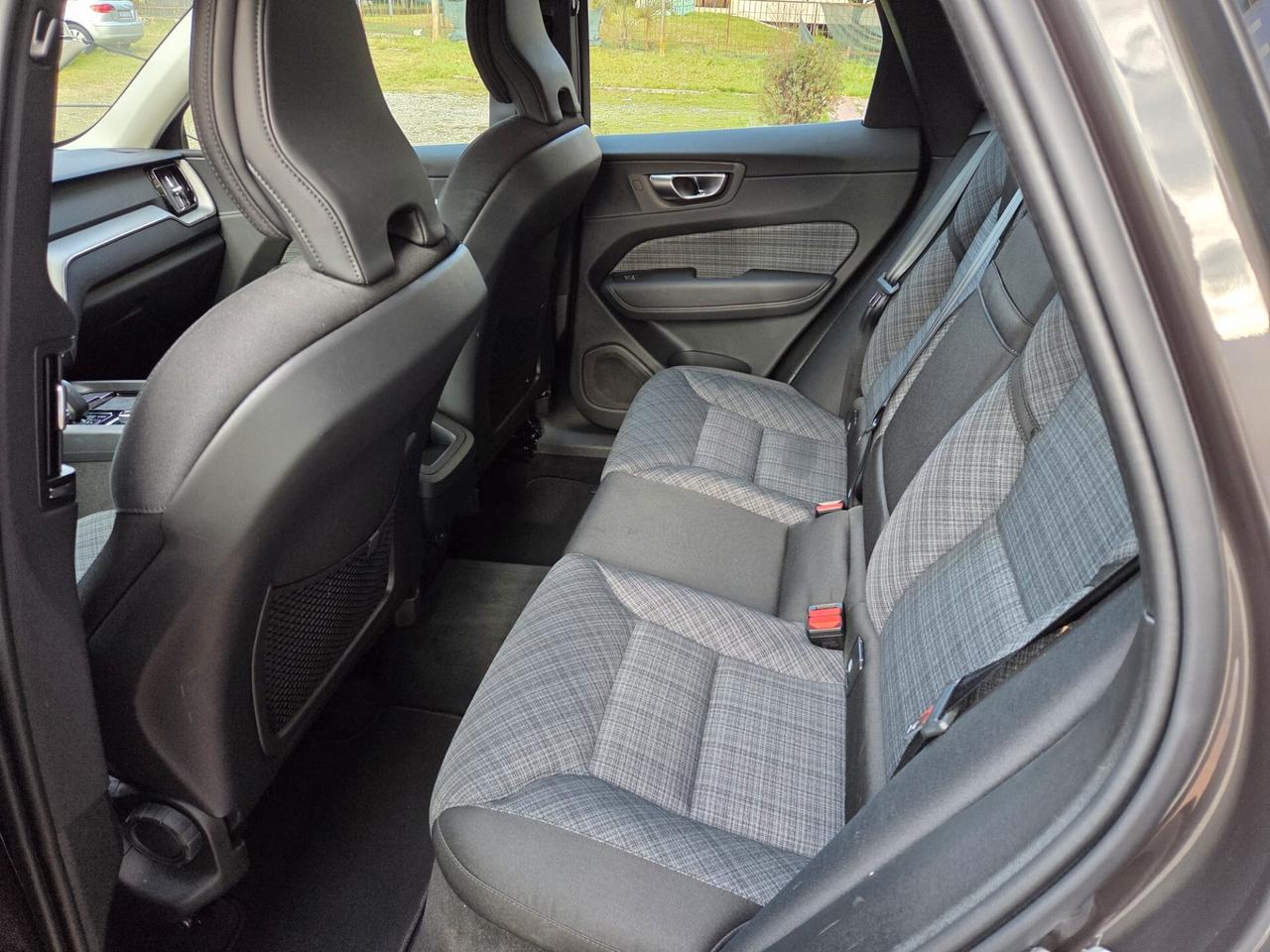 Volvo XC 60 B4 D AWD automatico Ultimate Dark