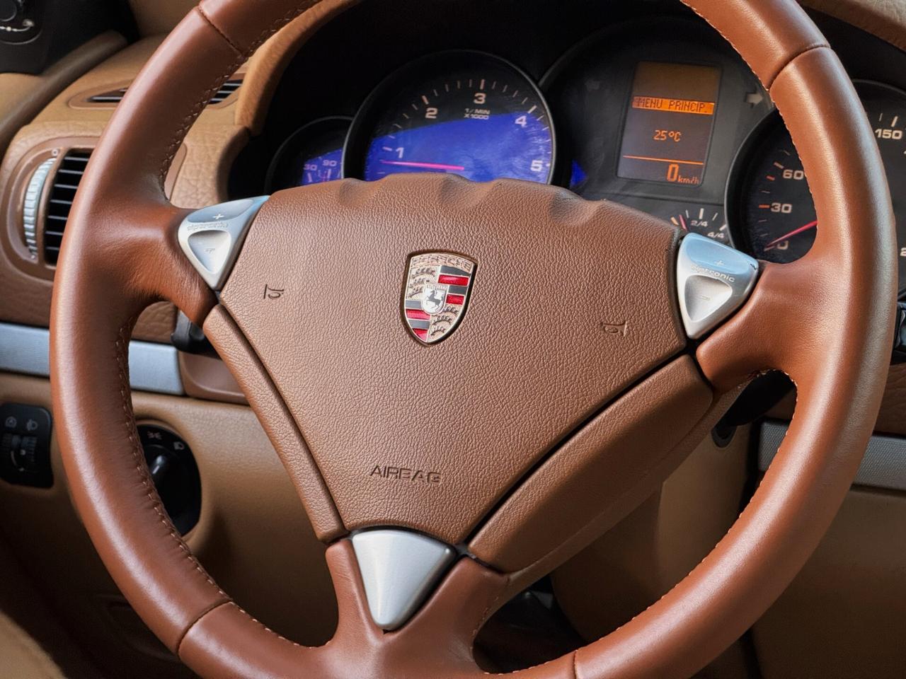 Porsche Cayenne 3.0 V6 Diesel 239CV PELLE CAM NAV