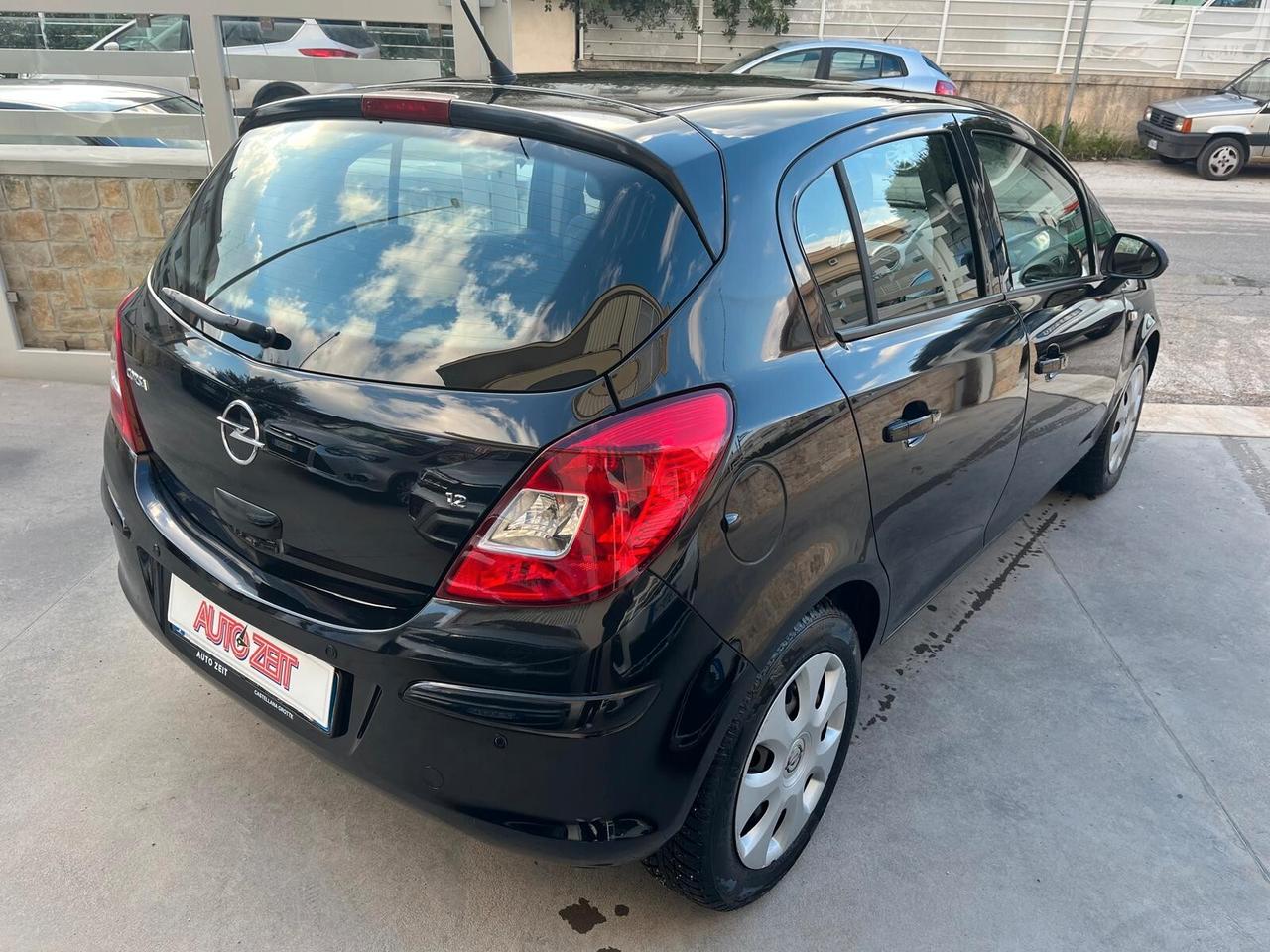 Opel Corsa 1.2 5 porte Cosmo