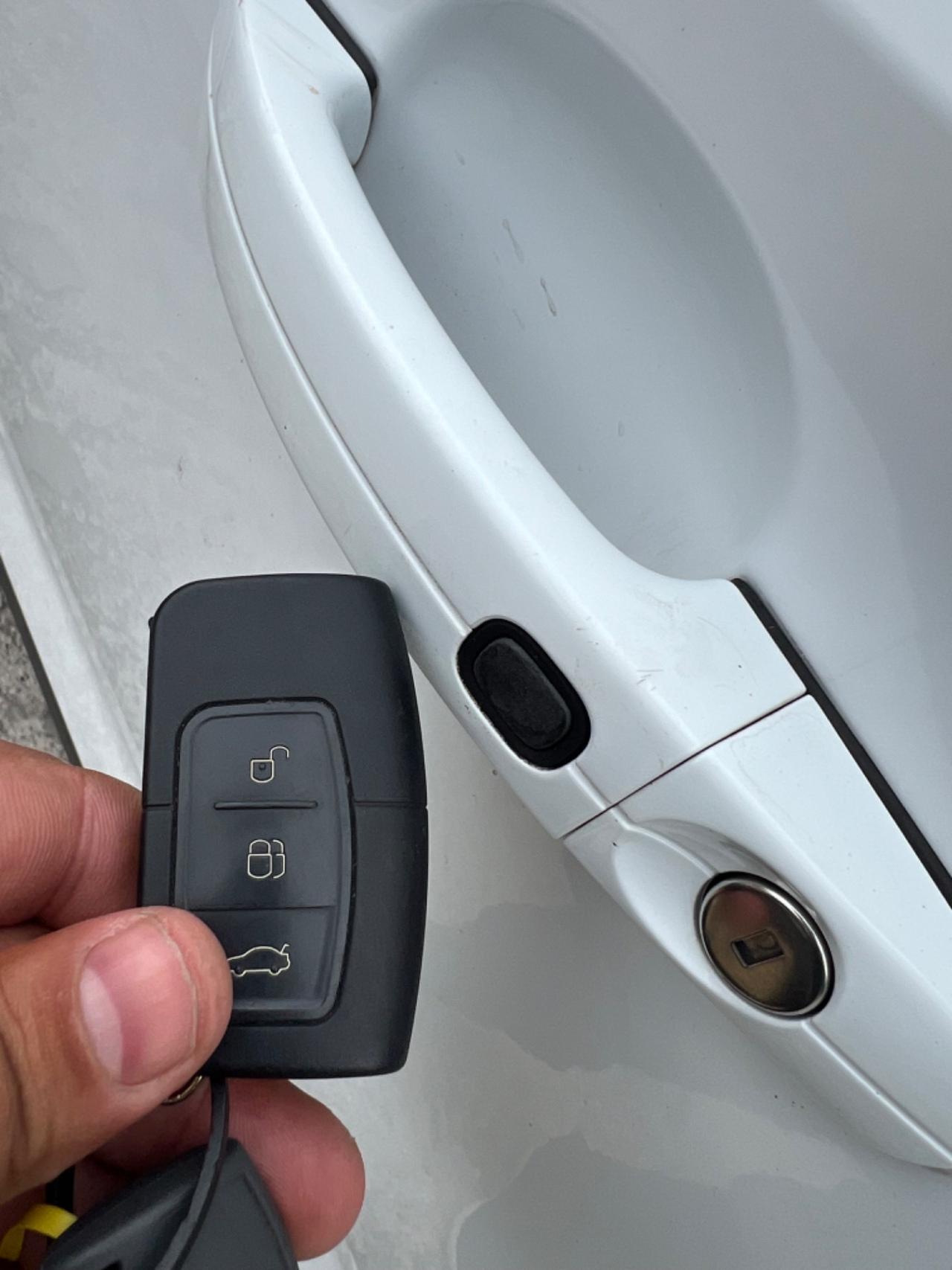 FORD KUGA 2.0 DIESEL AUTOMATICA 4X4 FULL OPTIONAL