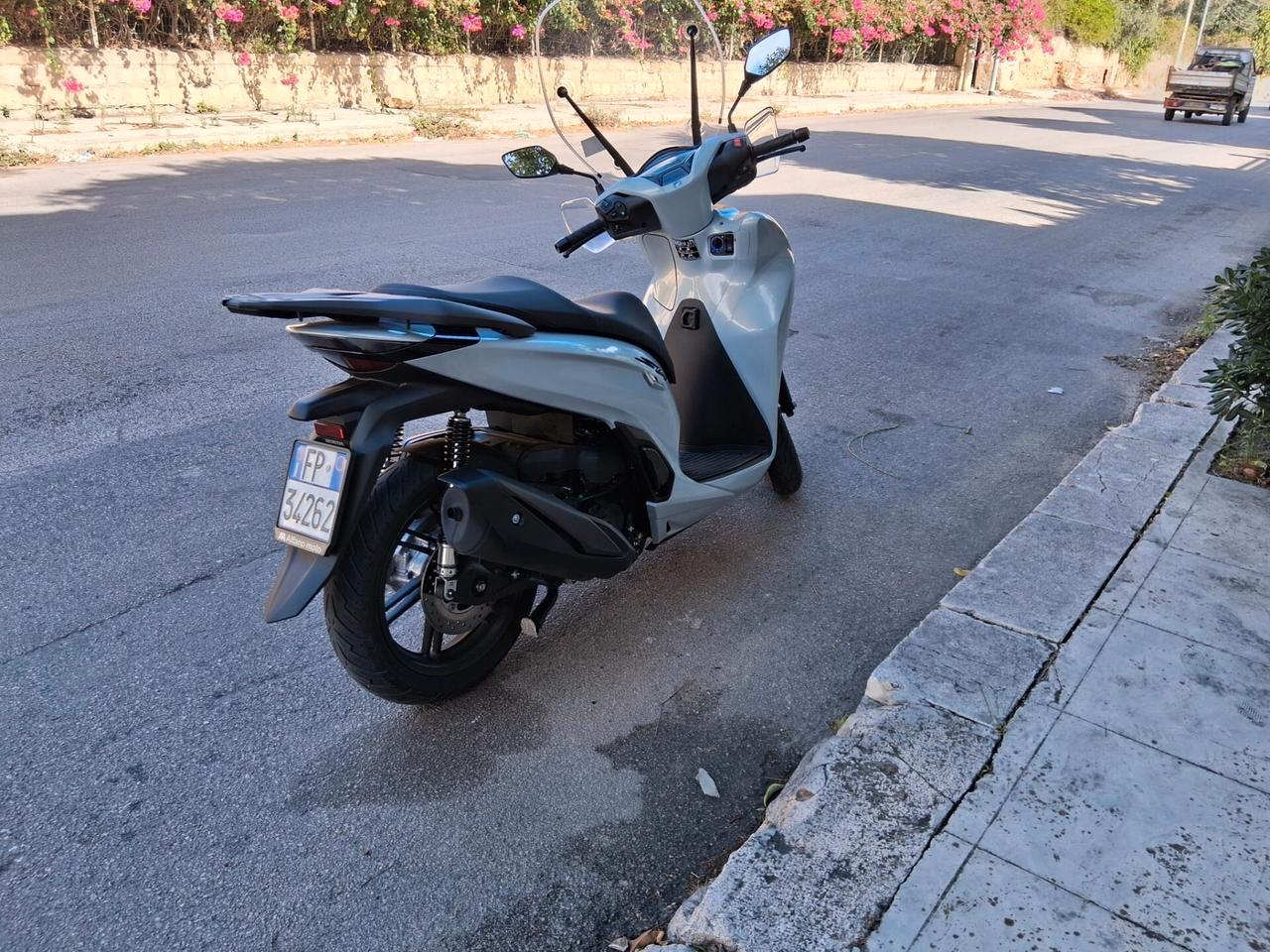 Honda SH 350 vendesi sh 350 nuovissimo km 4.000 per info 3279411053