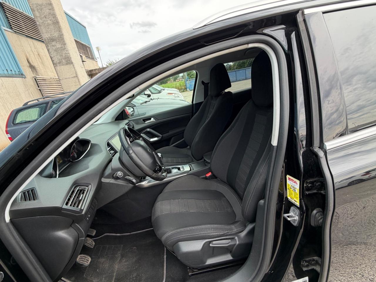 Peugeot 308 BlueHDi 120 S&S EAT6 SW Allure