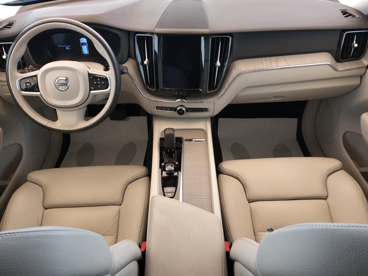 VOLVO XC60 2.0 b4 Plus Dark awd auto