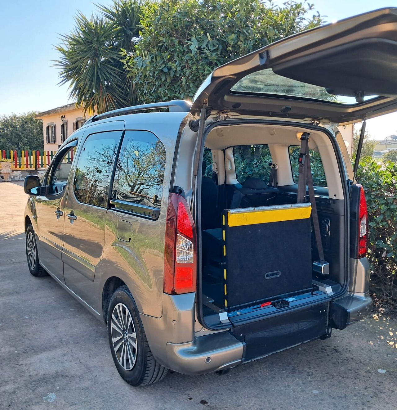 PEUGEOT PARTNER EURO6 TRASPORTO DISABILI PIANALE RIBASSATO