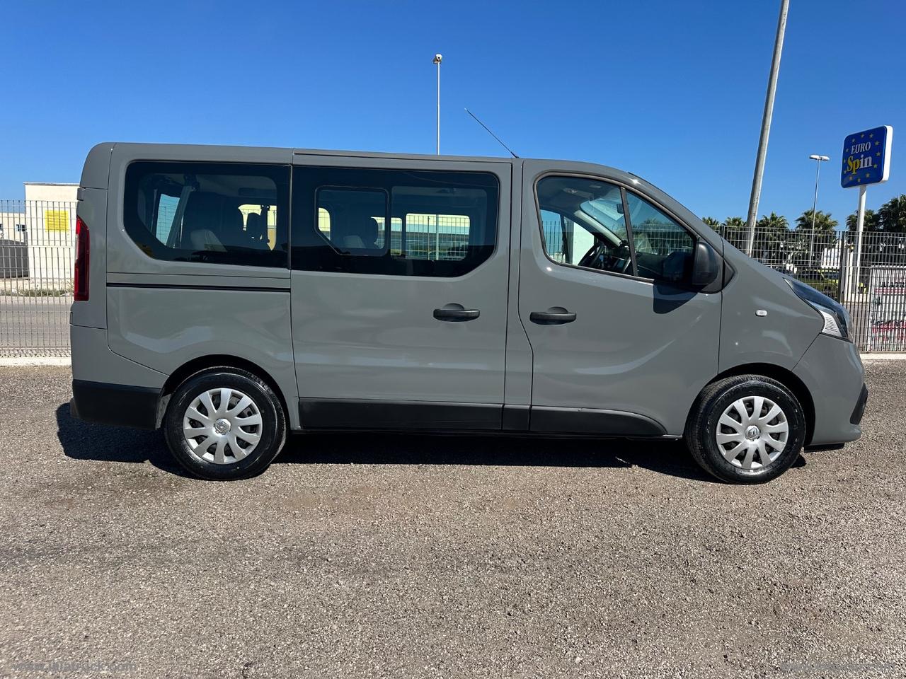 RENAULT Trafic 9 POSTI 1.6 dCi 125CV+GANCIOTRAINO