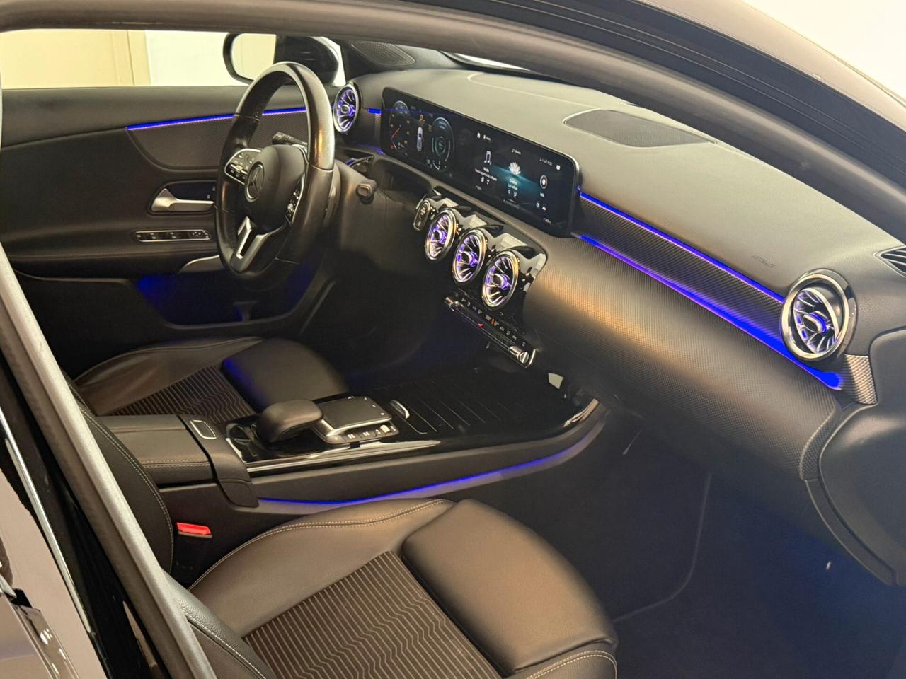 MERCEDES- BENZ A180d SPORT AUTOMATICA 2021 PACK LUCI