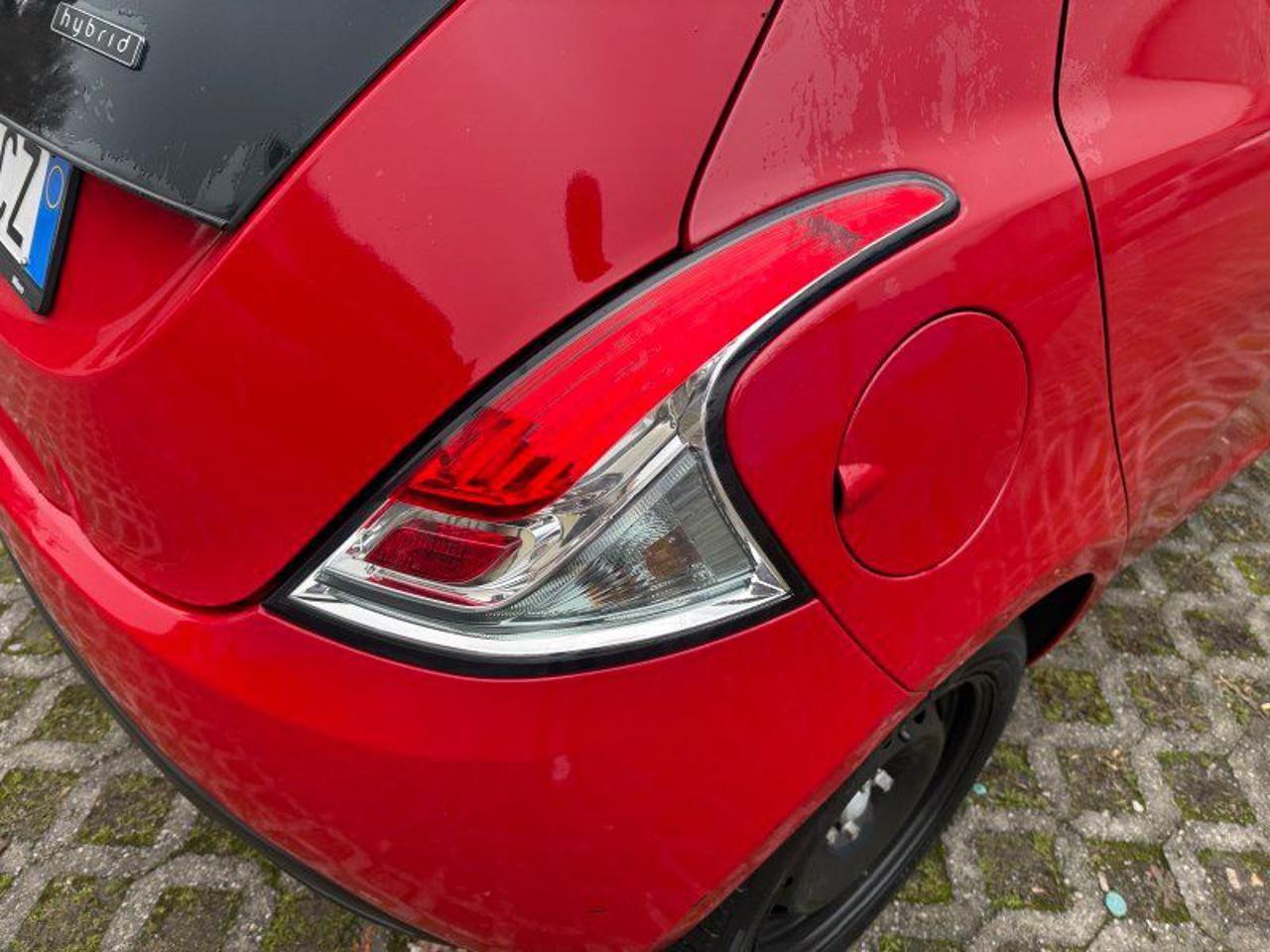 Lancia Ypsilon 1.0 FireFly 5 porte S&S Hybrid Ecochic Silver