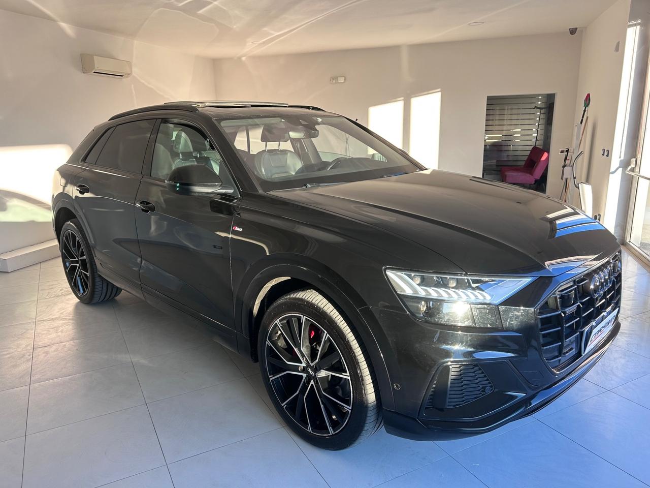 Audi Q8 50 TDI 286 CV quattro Sport black Edition