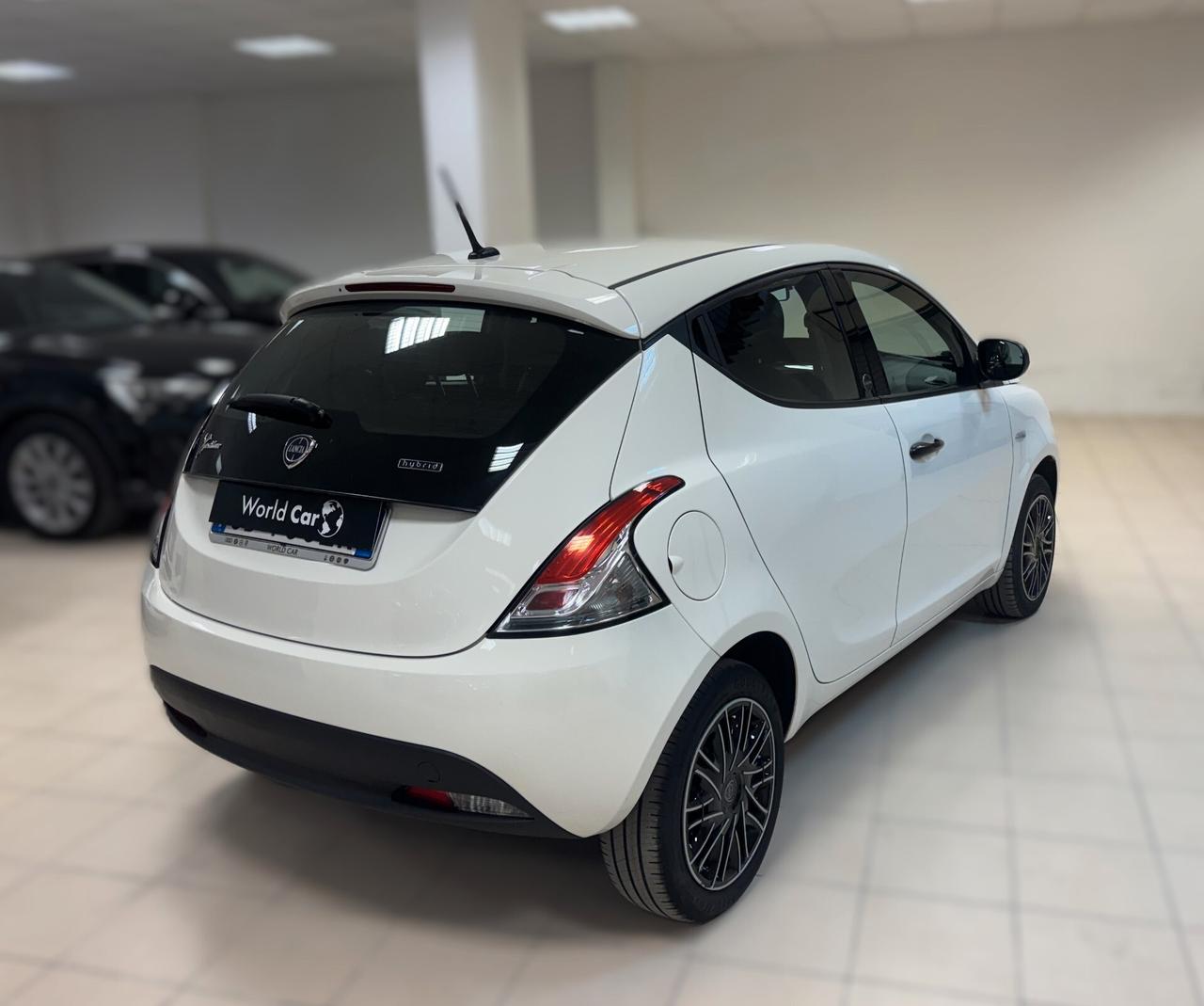 Lancia Ypsilon 1.0 FireFly 5 porte S&S Hybrid Ecochic Silver