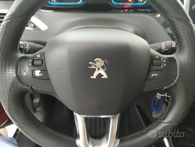 PEUGEOT 2008 1.6 BlueHDi 120 Crossway