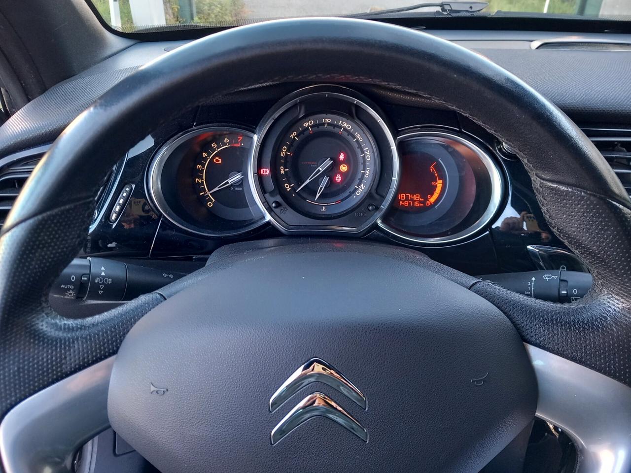 DS3 3 1.6 THP 155 Just Black