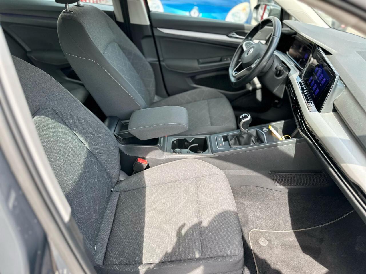 Volkswagen Golf 1.0 TSI EVO Life adatta a neopatentati garanzia permute finaziamento