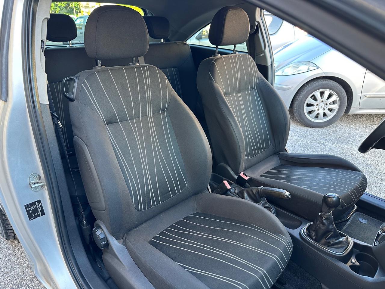 Opel Corsa 1.2 3 porte Club