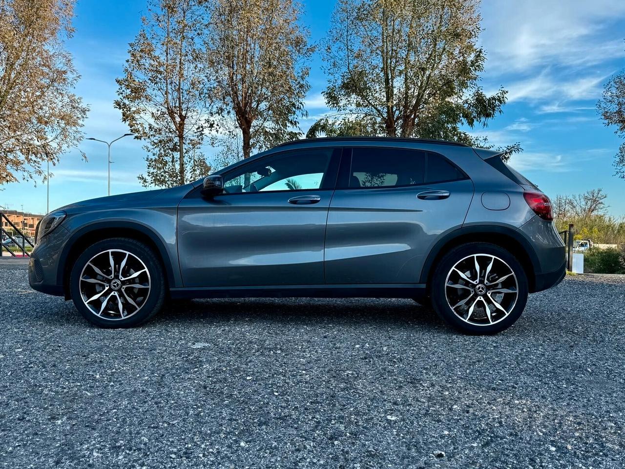 MERCEDES- BENZ GLA 200 D AUTOMATIC SPORT