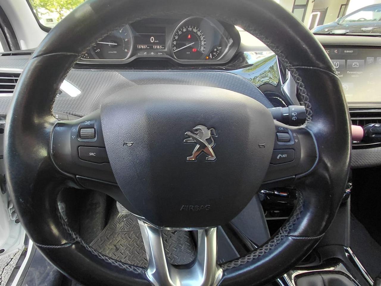 Peugeot 2008 Allure 1.6 Blue HDI 100 #10511