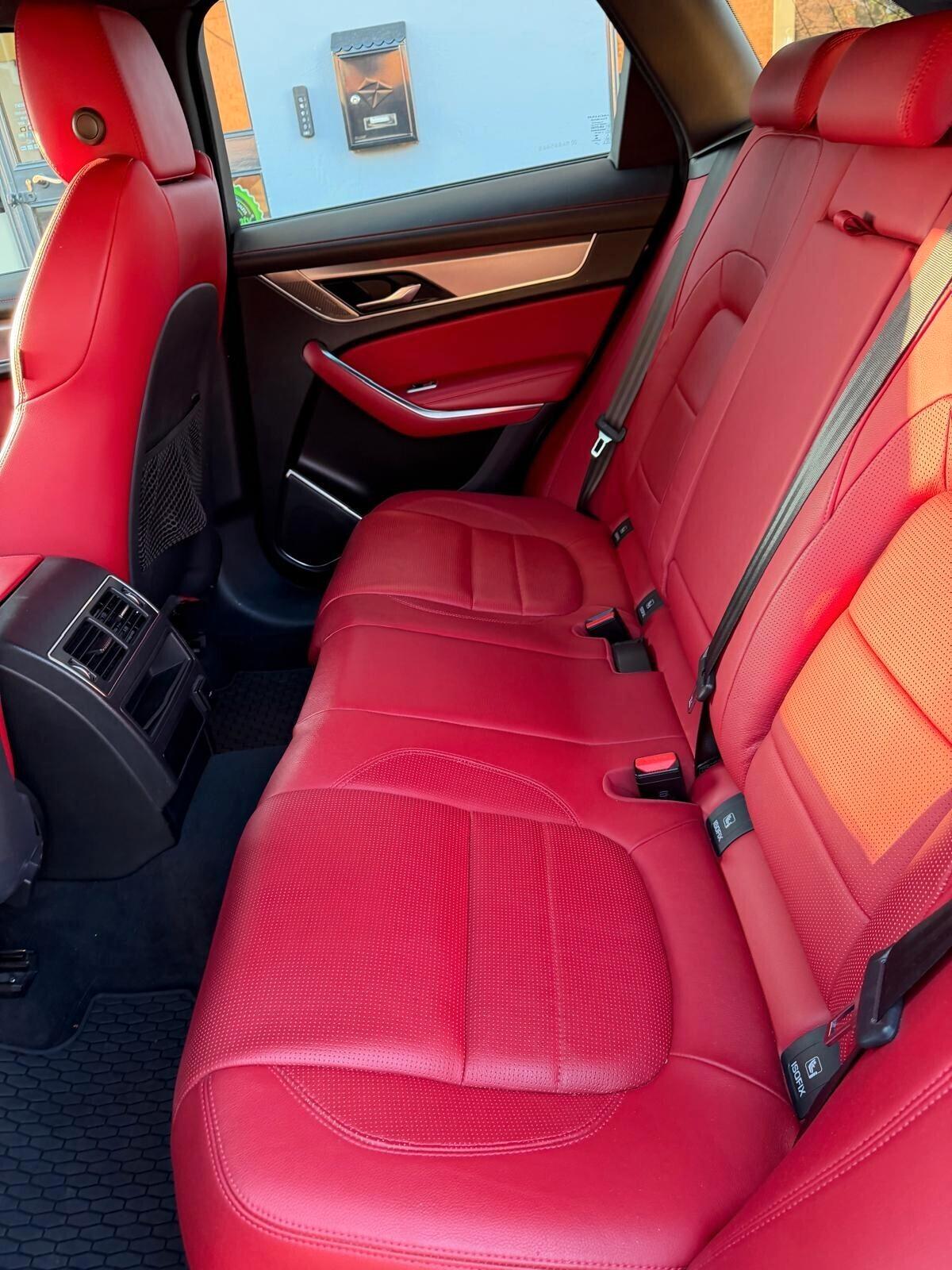 Jaguar F-Pace 2.0 D 163 CV AWD AUT. R-DYNAMIC SE