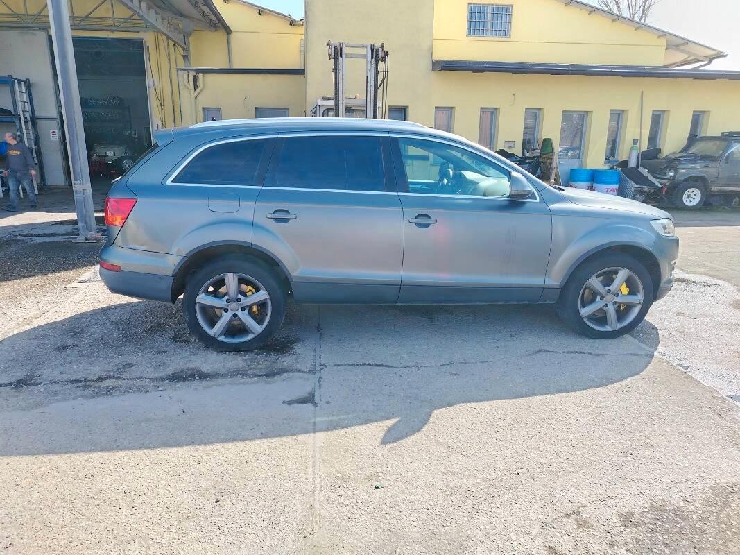 Audi Q7 3.0 V6 tdi quattro tiptronic