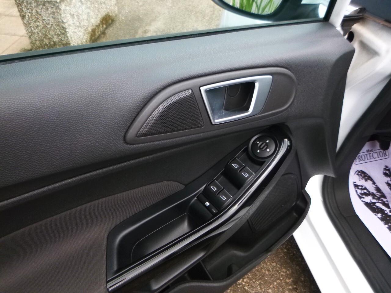 Ford Fiesta 1.5 TDCi 75CV 5 porte Titanium.NEOPATENTATI