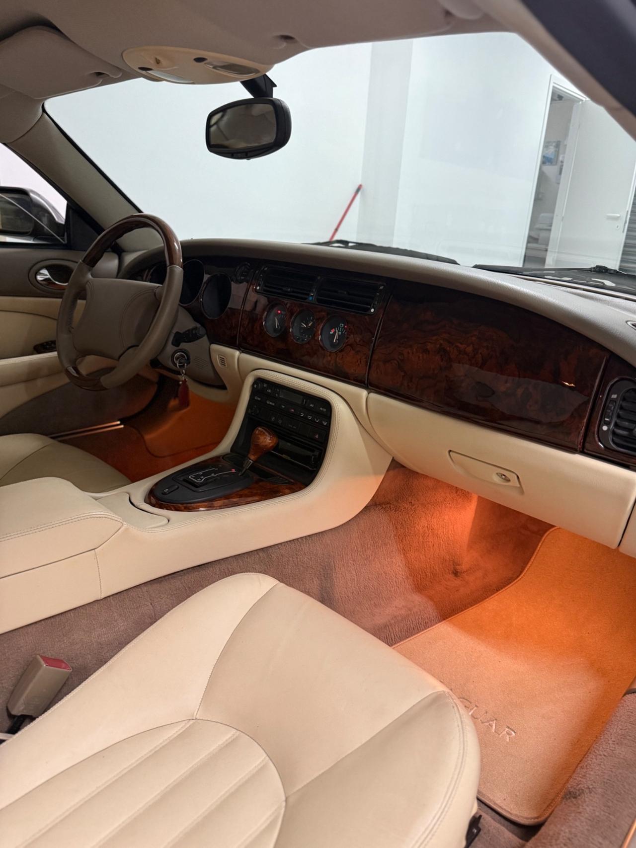 Jaguar XK XK8